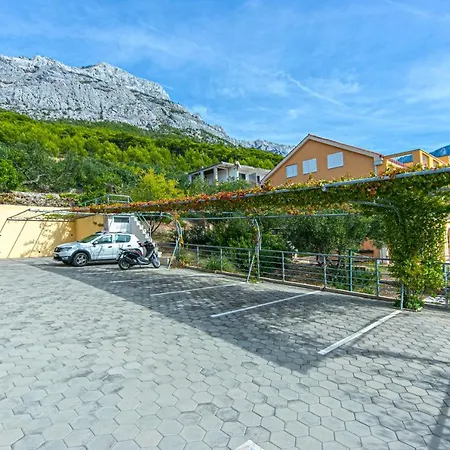 Apartment Family Friendly With A Swimming Pool Brela, Makarska - 20066 Brela