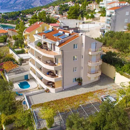 Apartment Family Friendly With A Swimming Pool Brela, Makarska - 20066 *