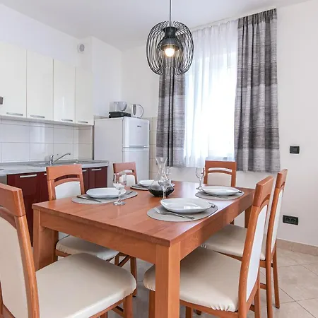 Family Friendly With A Swimming Pool Brela, Makarska - 20066 Apartment