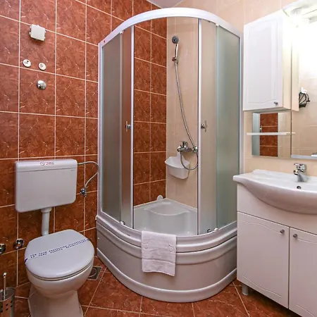 Apartment Family Friendly With A Swimming Pool Brela, Makarska - 20066 Brela