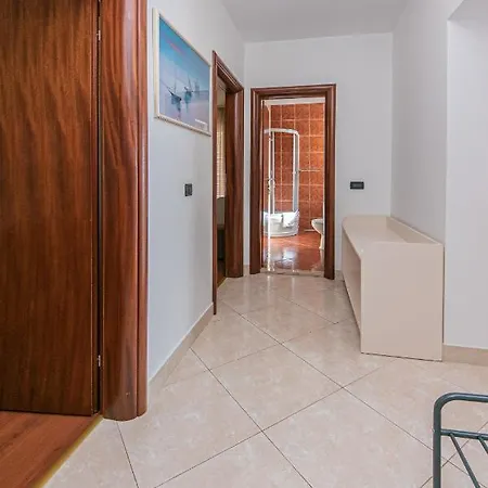 Apartment Family Friendly With A Swimming Pool Brela, Makarska - 20066 Brela