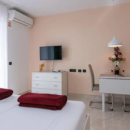 Family Friendly With A Swimming Pool Brela, Makarska - 20066 Apartment *