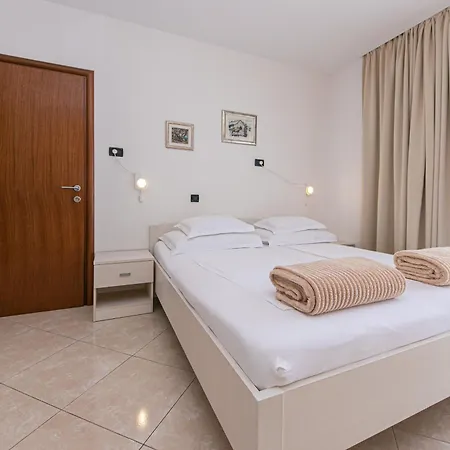 Family Friendly With A Swimming Pool Brela, Makarska - 20066 Apartment *