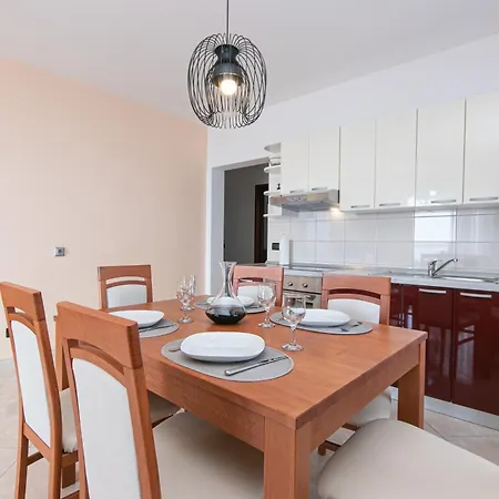 Apartment Family Friendly With A Swimming Pool Brela, Makarska - 20066 Brela